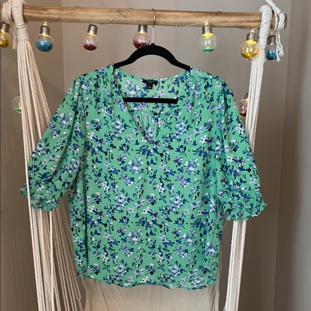 2/$15 Ann Taylor Green Puff Sleeve Blouse LP